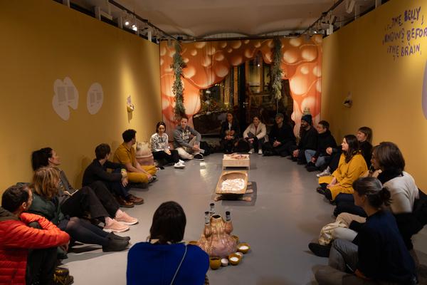 &quot;Licking Licking Stones&quot; Workshop mit Fuzzy Earth (Tekla Gedeon &amp; Sebastian Geschanes (Kunst Haus Wien, 14.11.2025) Foto: eSeL.at - Lorenz Seidler