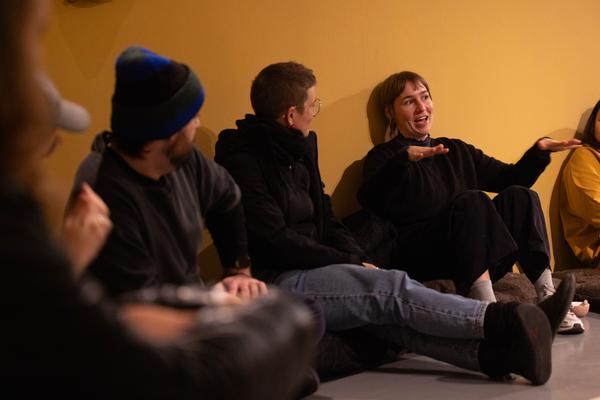 &quot;Licking Licking Stones&quot; Workshop mit Fuzzy Earth (Tekla Gedeon &amp; Sebastian Geschanes (Kunst Haus Wien, 14.11.2025) Foto: eSeL.at - Lorenz Seidler