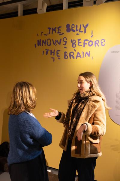 &quot;Licking Licking Stones&quot; Workshop mit Fuzzy Earth (Tekla Gedeon &amp; Sebastian Geschanes (Kunst Haus Wien, 14.11.2025) Foto: eSeL.at - Lorenz Seidler