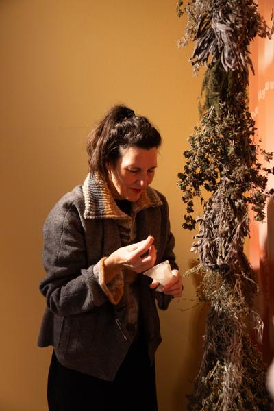 &quot;Licking Licking Stones&quot; Workshop mit Fuzzy Earth (Tekla Gedeon &amp; Sebastian Geschanes (Kunst Haus Wien, 14.11.2025) Foto: eSeL.at - Lorenz Seidler