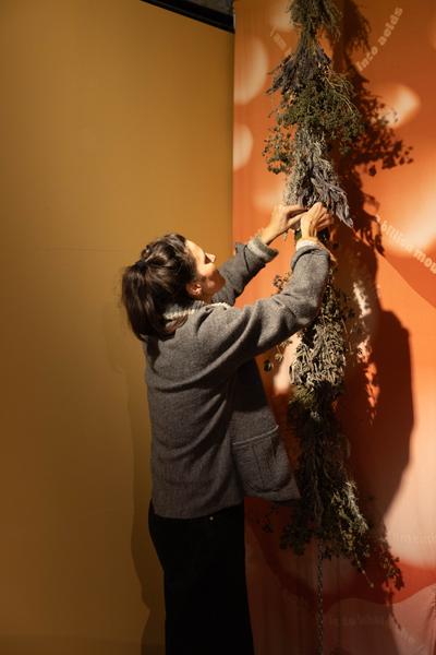 &quot;Licking Licking Stones&quot; Workshop mit Fuzzy Earth (Tekla Gedeon &amp; Sebastian Geschanes (Kunst Haus Wien, 14.11.2025) Foto: eSeL.at - Lorenz Seidler