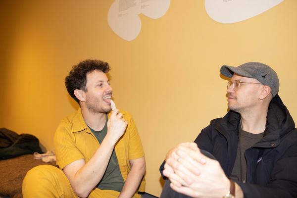 &quot;Licking Licking Stones&quot; Workshop mit Fuzzy Earth (Tekla Gedeon &amp; Sebastian Geschanes (Kunst Haus Wien, 14.11.2025) Foto: eSeL.at - Lorenz Seidler