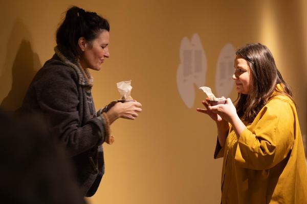 &quot;Licking Licking Stones&quot; Workshop mit Fuzzy Earth (Tekla Gedeon &amp; Sebastian Geschanes (Kunst Haus Wien, 14.11.2025) Foto: eSeL.at - Lorenz Seidler