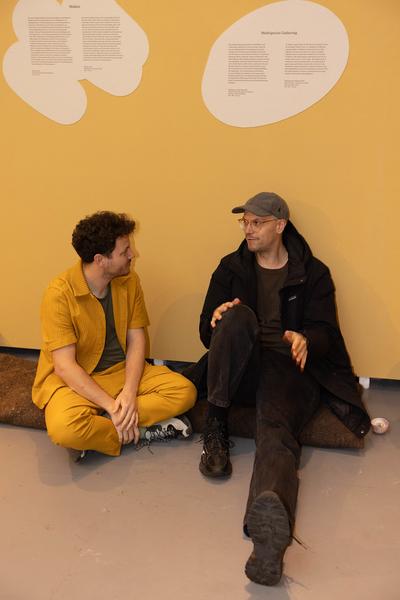 "Licking Licking Stones" Workshop mit Fuzzy Earth (Tekla Gedeon &amp; Sebastian Geschanes (Kunst Haus Wien, 14.11.2025) Foto: eSeL.at - Lorenz Seidler