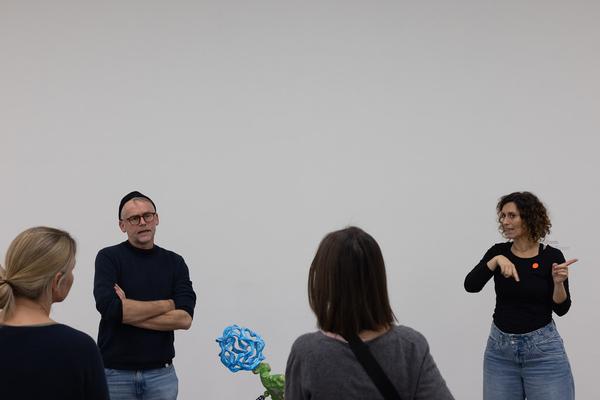 VIENNA ART WEEK für ALLE: Überblicksführung Gebärdensprache Guan Xiao &quot;Teenager&quot; (Kunsthalle Wien, 11.11.2025) Foto: eSeL.at - Lorenz Seidler