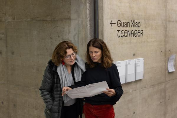 VIENNA ART WEEK für ALLE: Überblicksführung Gebärdensprache Guan Xiao &quot;Teenager&quot; (Kunsthalle Wien, 11.11.2025) Foto: eSeL.at - Lorenz Seidler