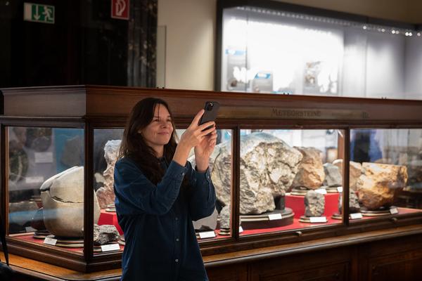 VIENNA ART WEEK: Camila Sposati "Mineral as a Musical Note" (Naturhistorisches Museum, 12.11.2025) Foto: eSeL.at - Lorenz Seidler