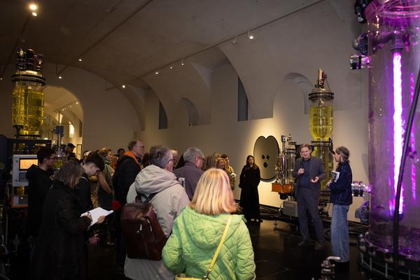 VIENNA ART WEEK Dialogführung Thomas Feuerstein &quot;METABOLICA&quot; (MQ Freiraum &amp; MQ Salon, 12.11.2025) Foto: eSeL.at - Lorenz Seidler