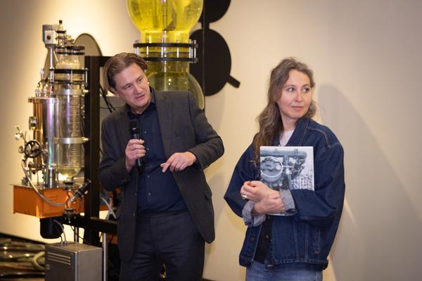 VIENNA ART WEEK Dialogführung Thomas Feuerstein &quot;METABOLICA&quot; (MQ Freiraum &amp; MQ Salon, 12.11.2025) Foto: eSeL.at - Lorenz Seidler