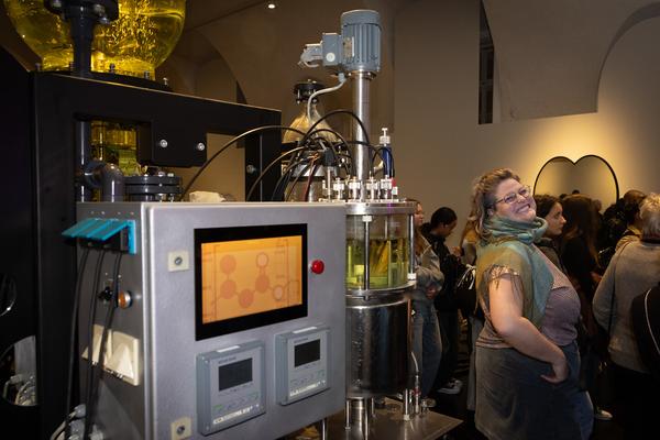 VIENNA ART WEEK Dialogführung Thomas Feuerstein &quot;METABOLICA&quot; (MQ Freiraum &amp; MQ Salon, 12.11.2025) Foto: eSeL.at - Lorenz Seidler