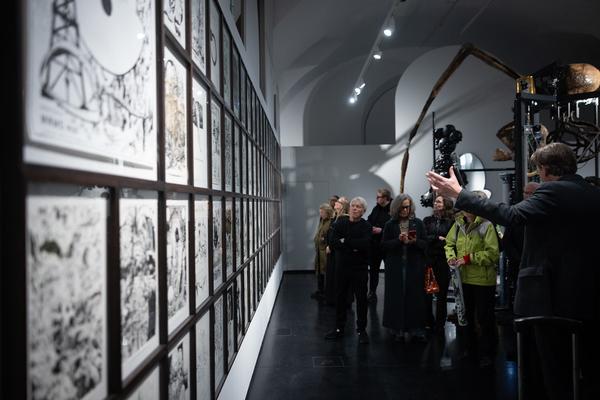 VIENNA ART WEEK Dialogführung Thomas Feuerstein &quot;METABOLICA&quot; (MQ Freiraum &amp; MQ Salon, 12.11.2025) Foto: eSeL.at - Lorenz Seidler