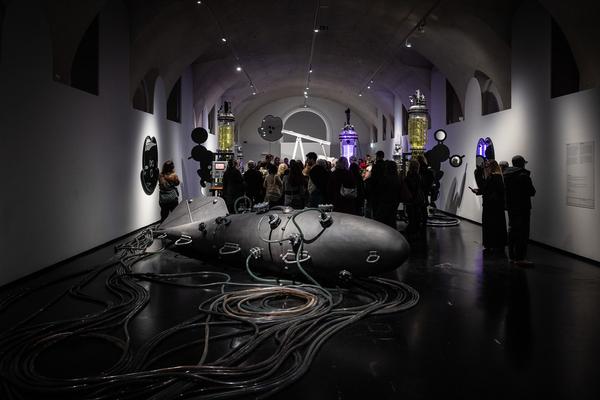 VIENNA ART WEEK Dialogführung Thomas Feuerstein "METABOLICA" (MQ Freiraum &amp; MQ Salon, 12.11.2025) Foto: eSeL.at - Lorenz Seidler