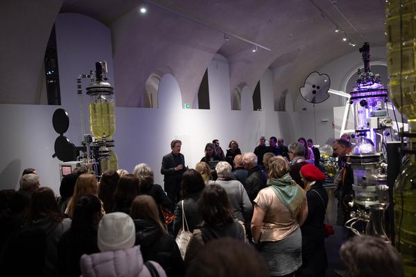 VIENNA ART WEEK Dialogführung Thomas Feuerstein "METABOLICA" (MQ Freiraum &amp; MQ Salon, 12.11.2025) Foto: eSeL.at - Lorenz Seidler