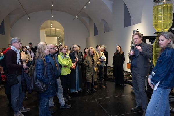 VIENNA ART WEEK Dialogführung Thomas Feuerstein "METABOLICA" (MQ Freiraum &amp; MQ Salon, 12.11.2025) Foto: eSeL.at - Lorenz Seidler