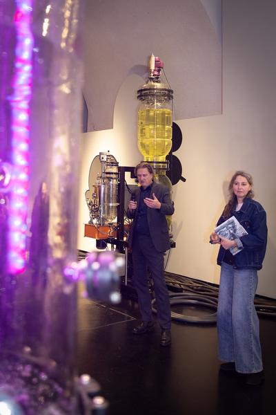 VIENNA ART WEEK Dialogführung Thomas Feuerstein "METABOLICA" (MQ Freiraum &amp; MQ Salon, 12.11.2025) Foto: eSeL.at - Lorenz Seidler