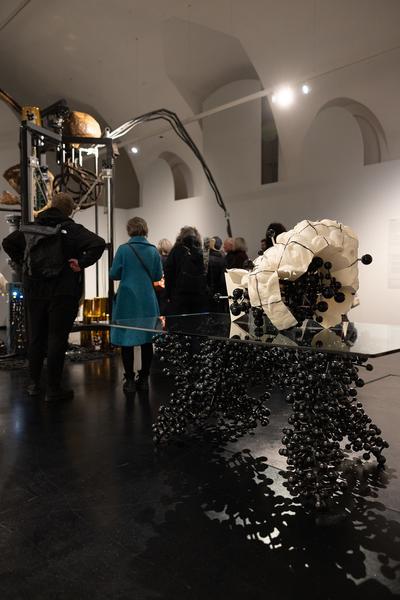 VIENNA ART WEEK Dialogführung Thomas Feuerstein "METABOLICA" (MQ Freiraum &amp; MQ Salon, 12.11.2025) Foto: eSeL.at - Lorenz Seidler