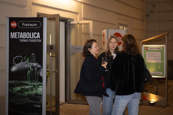 VIENNA ART WEEK Eröffnung Anita Fuchs &quot;Wiesenstück&quot; (MQ Art Box, 12.11.2025) Foto: eSeL.at - Lorenz Seidler