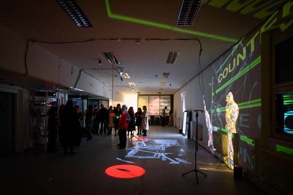 VIENNA ART WEEK 2025 Eröffnung (&quot;House of Learning Systems&quot; / Funkhaus, 07.11.2025) Foto: eSeL.at - Joanna Pianka