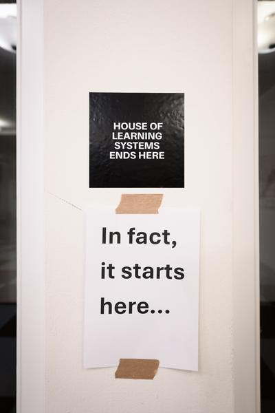 VIENNA ART WEEK 2025 Eröffnung (&quot;House of Learning Systems&quot; / Funkhaus, 07.11.2025) Foto: eSeL.at - Joanna Pianka