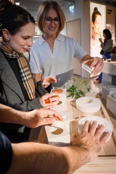 Sencha - Keramik trifft Tee VIENNA DESIGN WEEK 2025 (PAPER &amp; TEA, 29.09.2025) Foto: eSeL.at / ViennaDesignWeek - Joanna Pianka