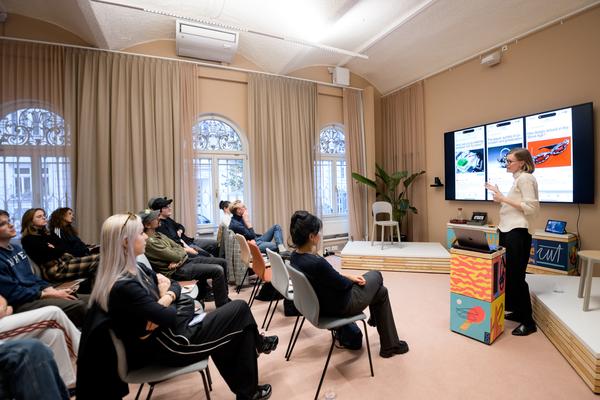 Design Scroll - Contemporary Online Voices VIENNA DESIGN WEEK 2025 (Meeting Suites by Bene, 28.09.2025) Foto: eSeL.at / ViennaDesignWeek - Joanna Pianka