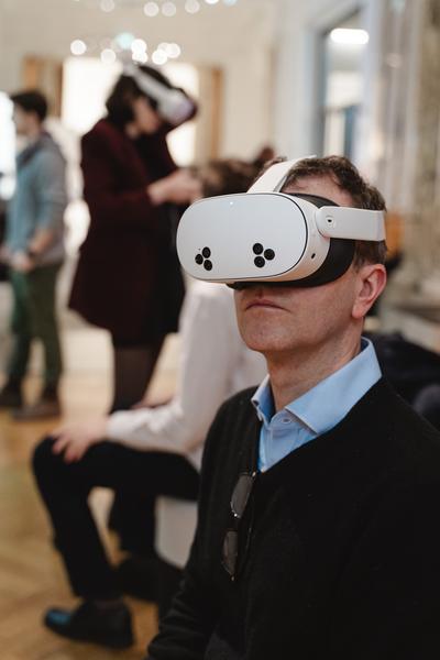 Virtual Reality statt Geschichtsbuch?
Chancen und Grenzen digitaler Holocaust-Vermittlung (Haus der Geschichte Österreich, 22.01.2026) Foto: eSeL.at - Robert Puteanu