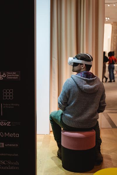 Virtual Reality statt Geschichtsbuch?
Chancen und Grenzen digitaler Holocaust-Vermittlung (Haus der Geschichte Österreich, 22.01.2026) Foto: eSeL.at - Robert Puteanu