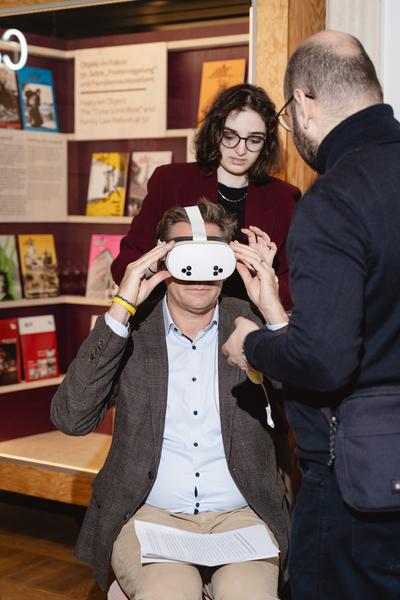 Virtual Reality statt Geschichtsbuch?
Chancen und Grenzen digitaler Holocaust-Vermittlung (Haus der Geschichte Österreich, 22.01.2026) Foto: eSeL.at - Robert Puteanu