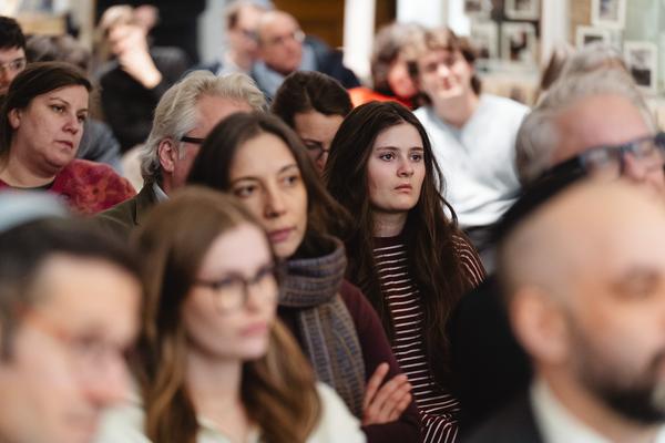 Virtual Reality statt Geschichtsbuch?
Chancen und Grenzen digitaler Holocaust-Vermittlung (Haus der Geschichte Österreich, 22.01.2026) Foto: eSeL.at - Robert Puteanu