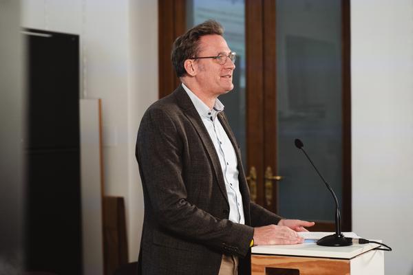 Virtual Reality statt Geschichtsbuch?
Chancen und Grenzen digitaler Holocaust-Vermittlung (Haus der Geschichte Österreich, 22.01.2026) Foto: eSeL.at - Robert Puteanu