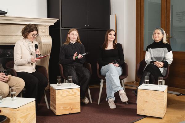 Virtual Reality statt Geschichtsbuch?
Chancen und Grenzen digitaler Holocaust-Vermittlung (Haus der Geschichte Österreich, 22.01.2026) Foto: eSeL.at - Robert Puteanu