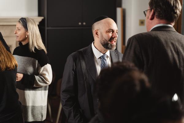 Virtual Reality statt Geschichtsbuch?
Chancen und Grenzen digitaler Holocaust-Vermittlung (Haus der Geschichte Österreich, 22.01.2026) Foto: eSeL.at - Robert Puteanu
