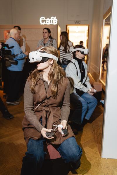 Virtual Reality statt Geschichtsbuch?
Chancen und Grenzen digitaler Holocaust-Vermittlung (Haus der Geschichte Österreich, 22.01.2026) Foto: eSeL.at - Robert Puteanu