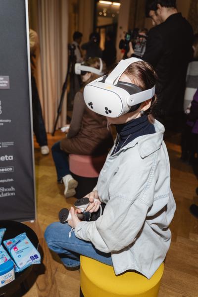 Virtual Reality statt Geschichtsbuch?
Chancen und Grenzen digitaler Holocaust-Vermittlung (Haus der Geschichte Österreich, 22.01.2026) Foto: eSeL.at - Robert Puteanu