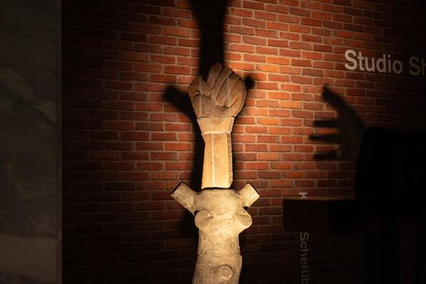 Präsentation: "Wallpaper #8" Tolia Astakhishvili und Klaus Scherübel //  "Stromkilometer 1943,9" - Sofie Thorsen // "Liaison" - Liesl Raff (evn Sammlung , 10.2.2026) Foto: eSeL.at - Lorenz Seidler