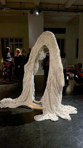 Eröffnung &quot;Was zwischen uns wächst&quot; (SOHO Studios, 4.12.2025) Foto: eSeL.at - Tayla Myree