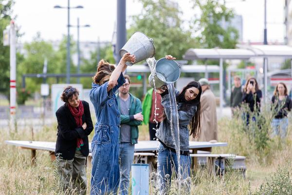 Belvedere 21 Sommerfest: Claudia Bosse "Wasteland dream/s" (Brache / Hauptbahnhof, 18.7.2025) Foto: eSeL.at - Ouriel Morgensztern