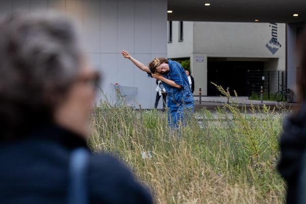 Belvedere 21 Sommerfest: Claudia Bosse "Wasteland dream/s" (Brache / Hauptbahnhof, 18.7.2025) Foto: eSeL.at - Ouriel Morgensztern