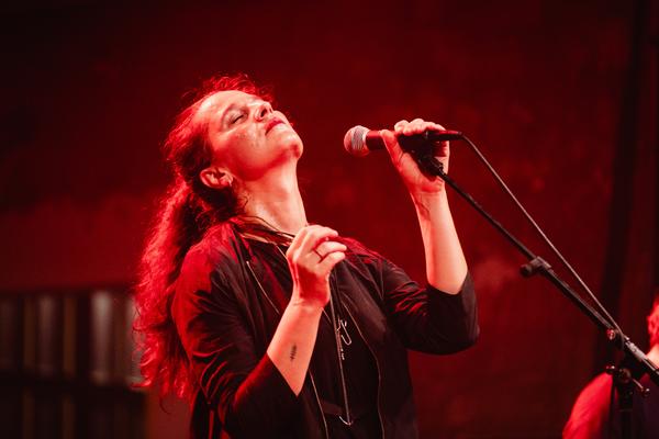 PARTY MODERN |
ERNST KRENEK PREIS DER STADT WIEN | ANGÉLICA CASTELLÓ - Wien Modern 2025 (Ottakringer Brauerei, 01.11.2025) Foto: eSeL.at - Robert Puteanu