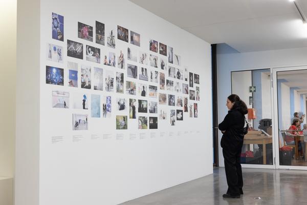 Garderobengestaltung feat. B21-Collage by eSeL (Belvedere 21, seit 27.1.2026) Foto: eSeL.at - Lorenz Seidler