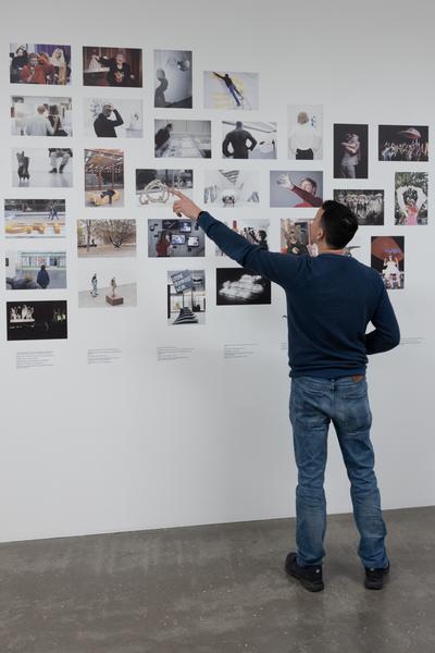 Garderobengestaltung feat. B21-Collage by eSeL (Belvedere 21, seit 27.1.2026) Foto: eSeL.at - Lorenz Seidler