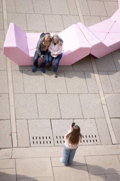 MQ Jubiläum Enzis: Punschkrapferlrosa  (MuseumsQuartier Wien, seit 24.3.2026) Foto: eSeL.at - Lorenz Seidler