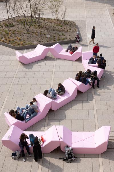 MQ Jubiläum Enzis: Punschkrapferlrosa  (MuseumsQuartier Wien, seit 24.3.2026) Foto: eSeL.at - Lorenz Seidler