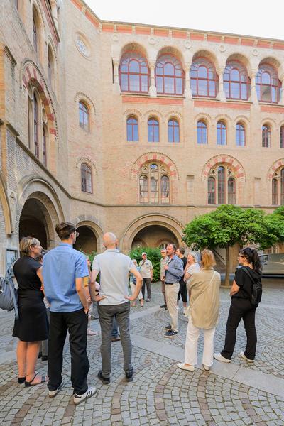 Wo Ziegel auf den Bäumen wachsen - Architekturführung (Heeresgeschichtlichen Museum, 20.06.2025) Foto: eSeL.at - Joanna Pianka