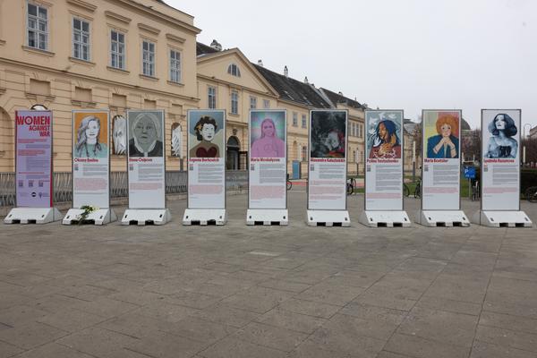 Women Against War (MQ Vorplatz, 9.12.2025 - 31.1.2026) Foto: eSeL.at - Lorenz Seidler