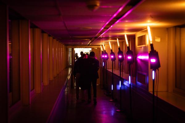 "X Frames per Space" (WEST Bibliothek, 8. - 14.11.25) Foto: eSeL.at - Lorenz Seidler