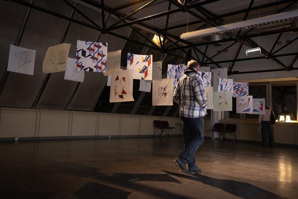 "X Frames per Space" (WEST Bibliothek, 8. - 14.11.25) Foto: eSeL.at - Lorenz Seidler