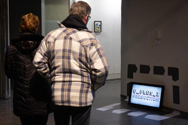 "X Frames per Space" (WEST Bibliothek, 8. - 14.11.25) Foto: eSeL.at - Lorenz Seidler