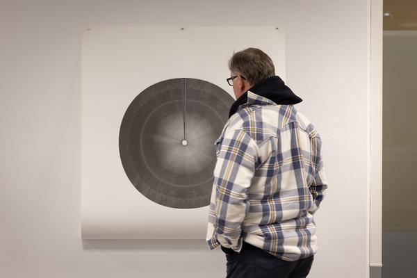 "X Frames per Space" (WEST Bibliothek, 8. - 14.11.25) Foto: eSeL.at - Lorenz Seidler