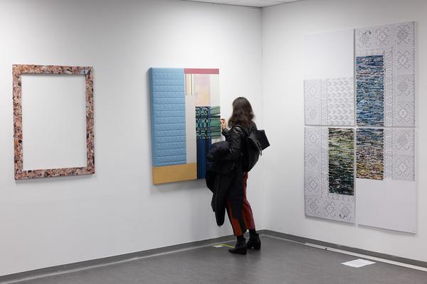 "X Frames per Space" (WEST Bibliothek, 8. - 14.11.25) Foto: eSeL.at - Lorenz Seidler
